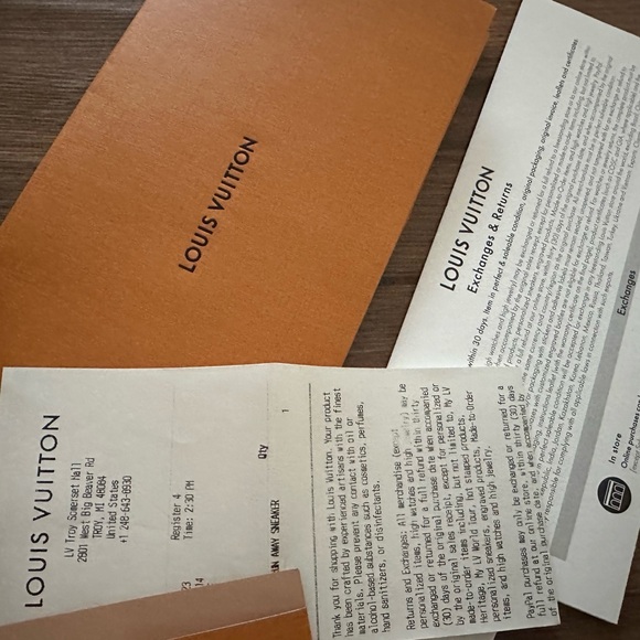 Biolor Run Away sneaker combines 3 variations on Louis Vuitton signature canvas. - Picture 12 of 15